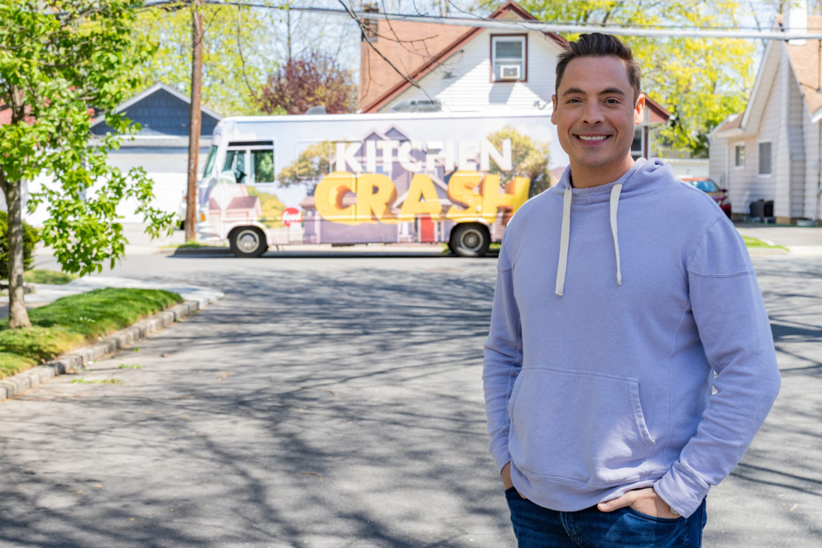 Photo of Jeff Mauro Hits the Suburbs to Surprise Neighborhood Block Parties with the Ultimate Outdoor Culinary Competition on the Return of Food Network’s Kitchen Crash