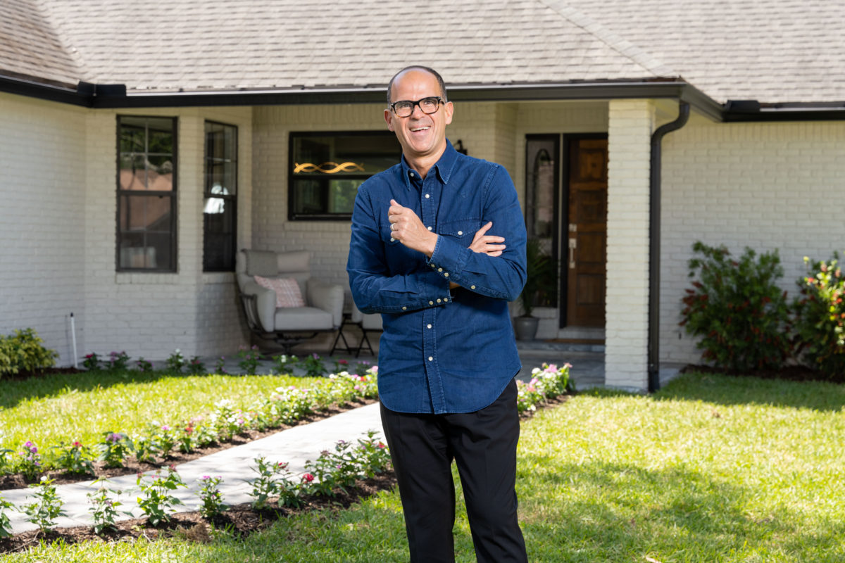 Photo of Entrepreneur and Television Personality Marcus Lemonis Improves Families’ Lives and Homes in New HGTV Series “The Renovator” Premiering Oct. 11