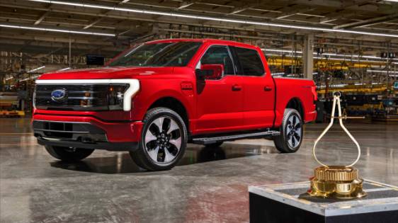 Photo of MotorTrend Names the Ford F-150 Lightning Its 2023 Truck of the Year