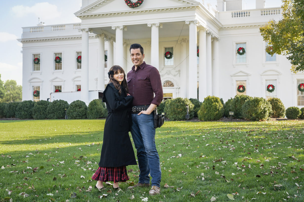 Photo of JONATHAN SCOTT AND ZOOEY DESCHANEL TO HOST HGTV’S ‘WHITE HOUSE CHRISTMAS 2022’ ON SUNDAY, DEC. 11, AT 6 PM ET/PT